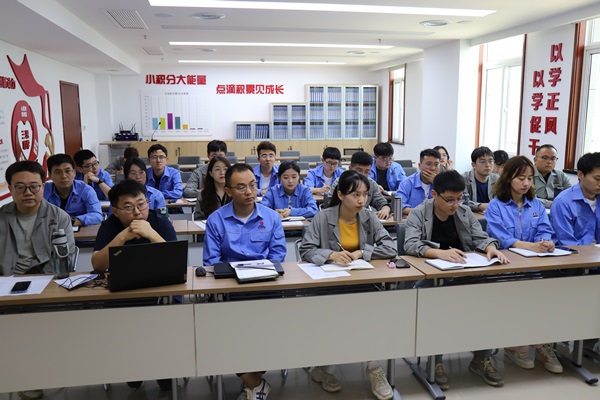 “頃芯”聚能+勇攀高峰——西安分公司2023年度迎新培訓(xùn)活動圓滿結(jié)束3_1.JPG
